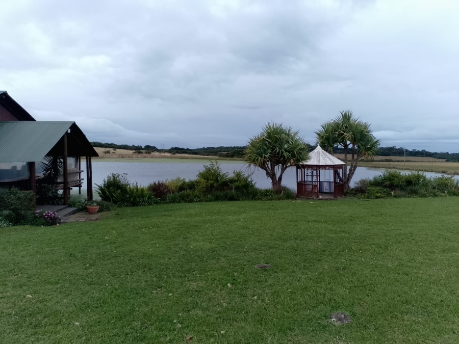 To Let commercial Property for Rent in Sunrise On Sea Eastern Cape